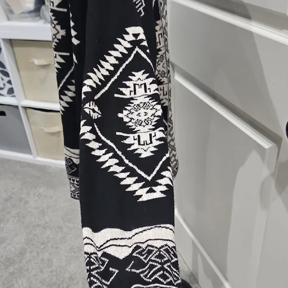 Pink Republic Black and White Patterned Cardigan - Picture 4 of 4